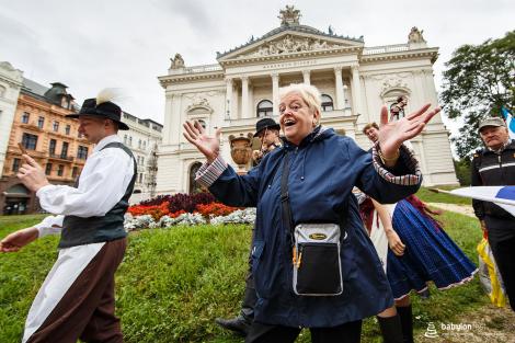 Řeka radosti - krojovaný průvod