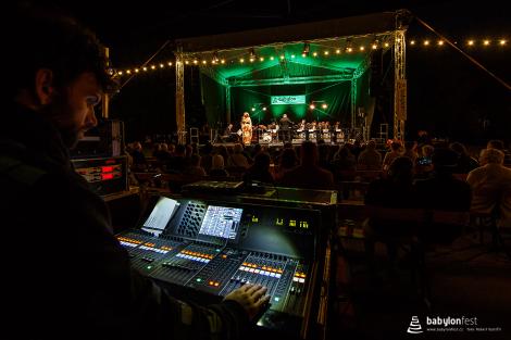 Rozhlasový Big Band Gustava Broma a zpěvačka Zuzana Gamboa