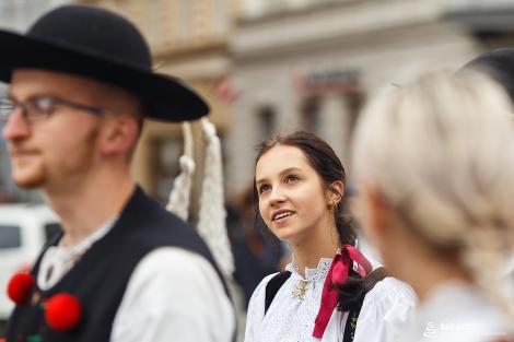 Řeka radosti - krojovaný průvod