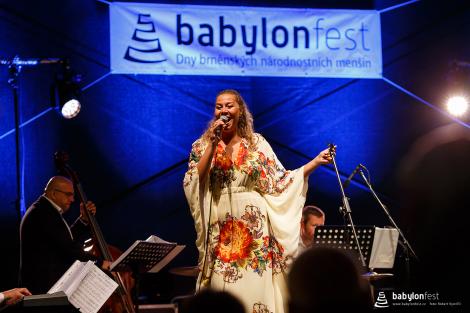 Rozhlasový Big Band Gustava Broma a zpěvačka Zuzana Gamboa