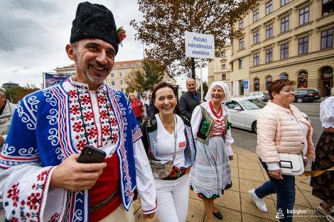 Řeka radosti - krojovaný průvod