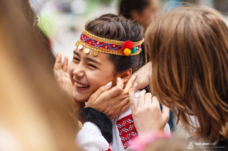 Řeka radosti - krojovaný průvod