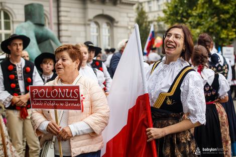 Řeka radosti - krojovaný průvod