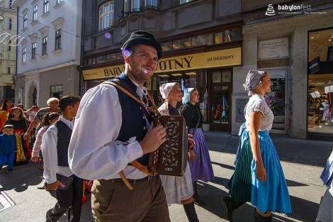 Babylon pod Špilberkem – průvod