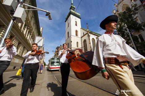 Babylon pod Špilberkem – průvod