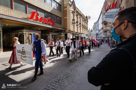 Babylon pod Špilberkem – průvod