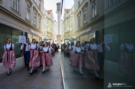 Babylon pod Špilberkem – průvod