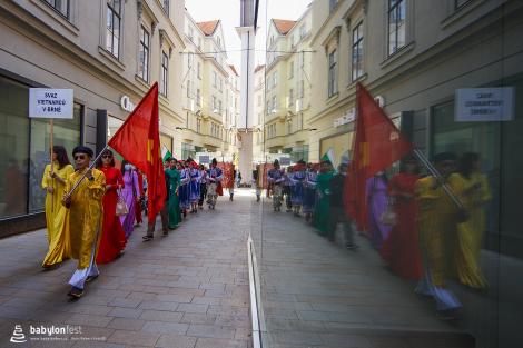Babylon pod Špilberkem – průvod