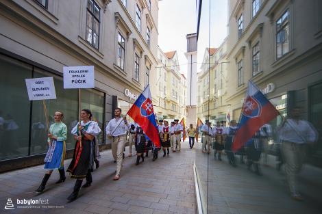 Babylon pod Špilberkem – průvod