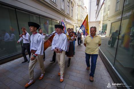 Babylon pod Špilberkem – průvod