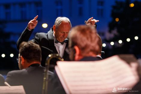 Rozhlasový Big Band Gustava Broma a zpěvačka Zuzana Gamboa