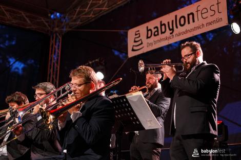 Rozhlasový Big Band Gustava Broma a zpěvačka Zuzana Gamboa