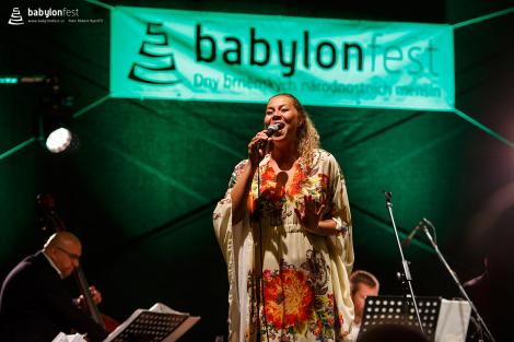 Rozhlasový Big Band Gustava Broma a zpěvačka Zuzana Gamboa