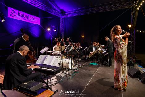 Rozhlasový Big Band Gustava Broma a zpěvačka Zuzana Gamboa