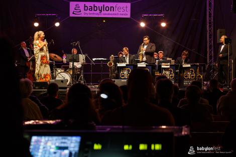 Rozhlasový Big Band Gustava Broma a zpěvačka Zuzana Gamboa