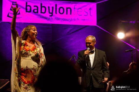 Rozhlasový Big Band Gustava Broma a zpěvačka Zuzana Gamboa