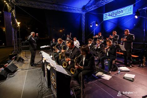 Rozhlasový Big Band Gustava Broma a zpěvačka Zuzana Gamboa