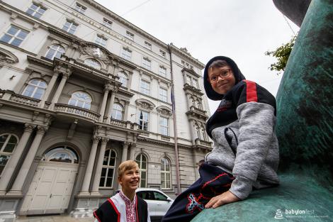 Řeka radosti - krojovaný průvod