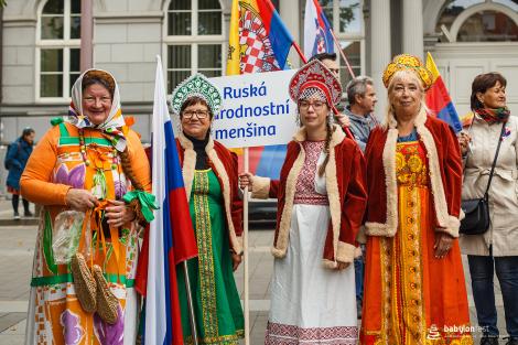 Řeka radosti - krojovaný průvod