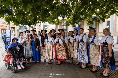 Řeka radosti - krojovaný průvod