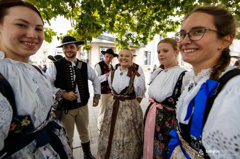 Řeka radosti - krojovaný průvod