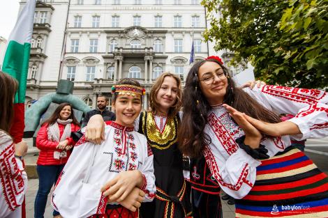 Řeka radosti - krojovaný průvod