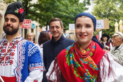 Řeka radosti - krojovaný průvod