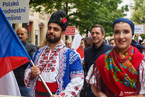 Řeka radosti - krojovaný průvod