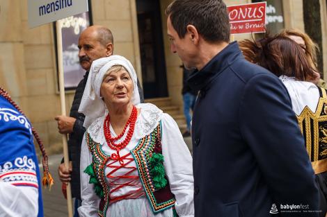 Řeka radosti - krojovaný průvod