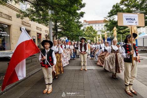 Řeka radosti - krojovaný průvod