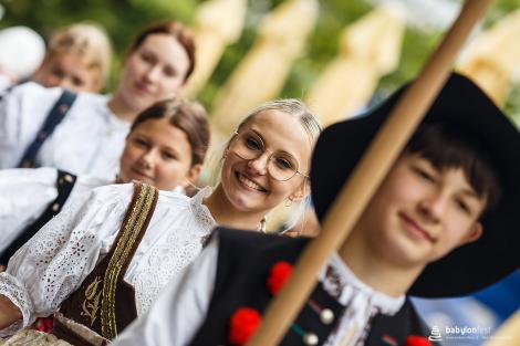 Řeka radosti - krojovaný průvod