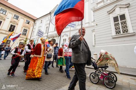 Řeka radosti - krojovaný průvod