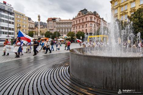 Řeka radosti - krojovaný průvod
