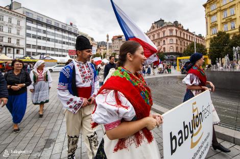 Řeka radosti - krojovaný průvod