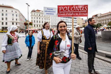 Řeka radosti - krojovaný průvod