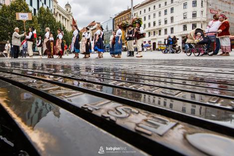 Řeka radosti - krojovaný průvod