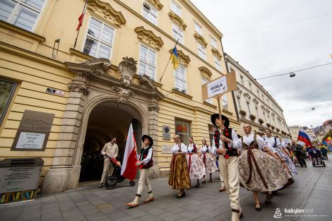 Řeka radosti - krojovaný průvod