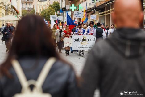 Řeka radosti - krojovaný průvod