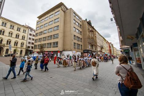 Řeka radosti - krojovaný průvod