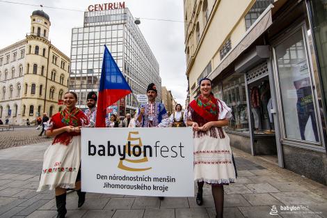 Řeka radosti - krojovaný průvod