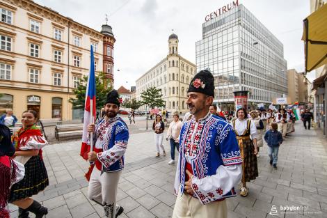 Řeka radosti - krojovaný průvod