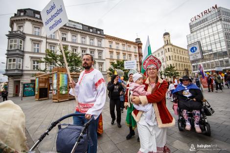 Řeka radosti - krojovaný průvod