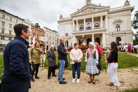 Řeka radosti - krojovaný průvod