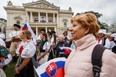 Řeka radosti - krojovaný průvod