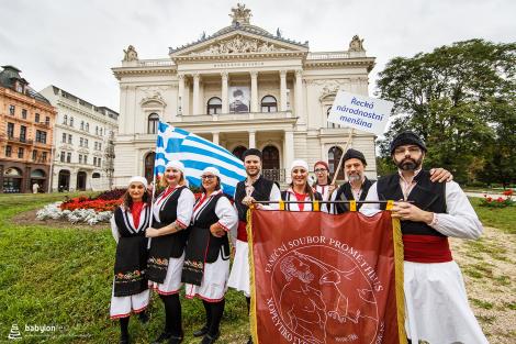 Řeka radosti - krojovaný průvod