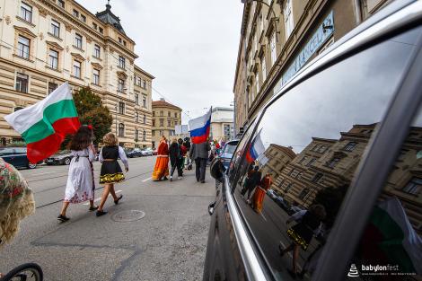 Řeka radosti - krojovaný průvod