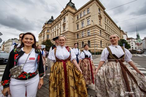 Řeka radosti - krojovaný průvod