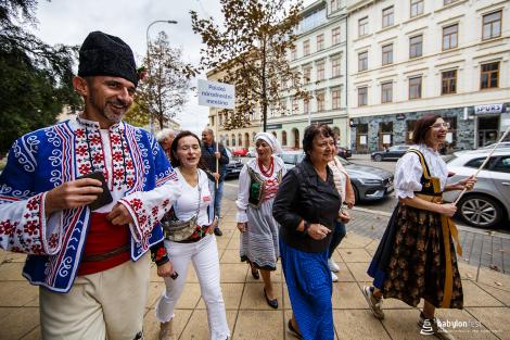 Řeka radosti - krojovaný průvod