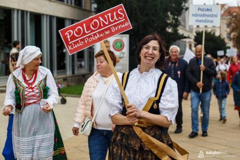 Řeka radosti - krojovaný průvod