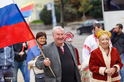 Řeka radosti - krojovaný průvod